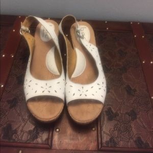White wedge Born sandals