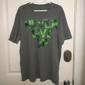Men's Old Navy T shirt