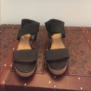 Black wedge Volatile sandals