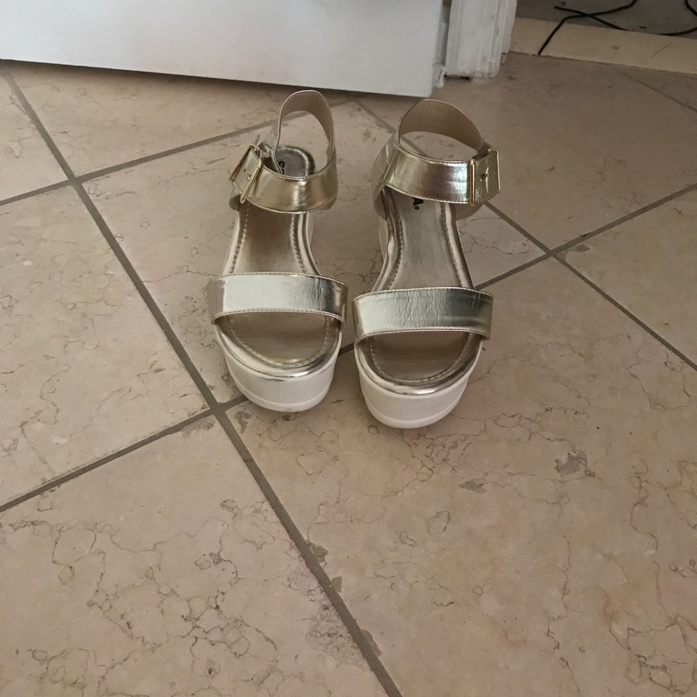 SODA Gold/White Flatforms 7.5
