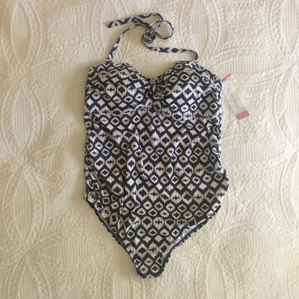 Liz Lange maternity swimsuit NWT