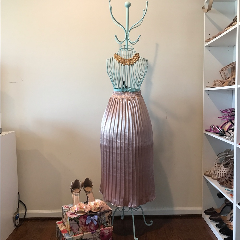 SATIN ROSES PLEATED SKIRT (S and L available)