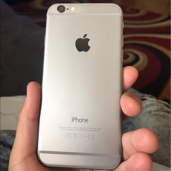 iPhone 6 64gb factory unlocked - Picture 3 of 3