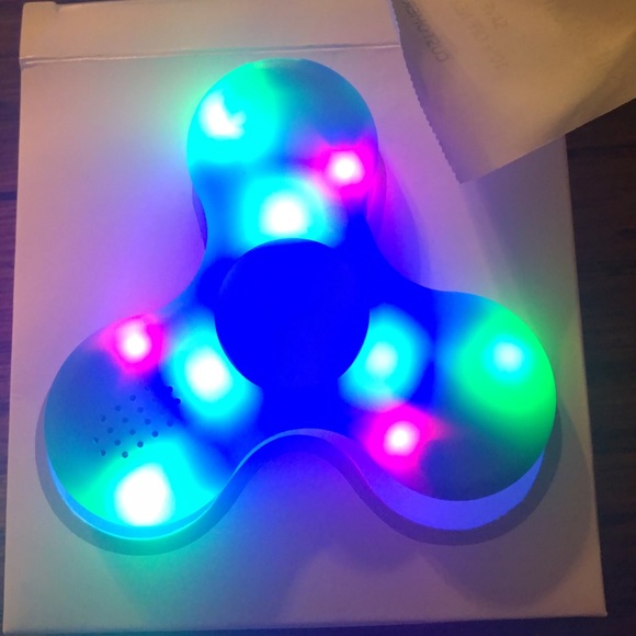 Fidget - Picture 3 of 3