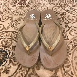 Tory burch flip flops