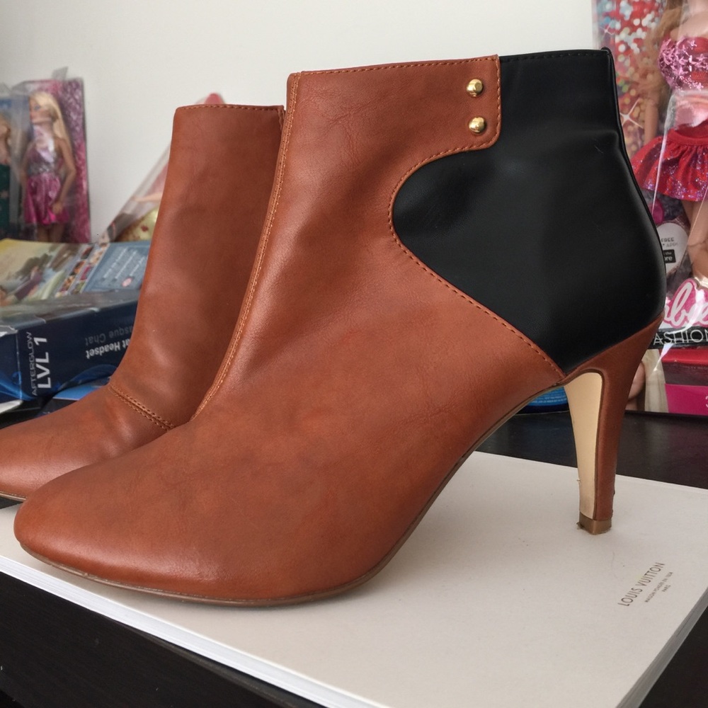 Nicole Miller New York booties