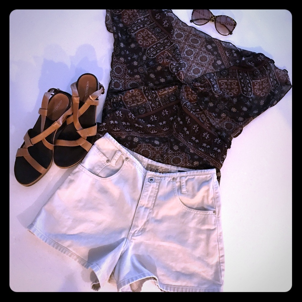 Express Khaki color shorts