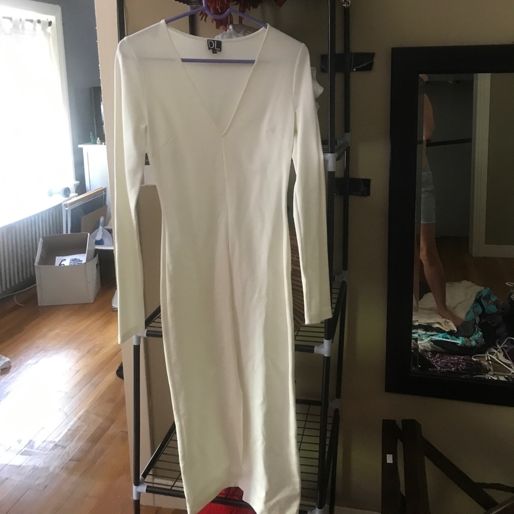Daily Look never worn sexy white long sleeve dress