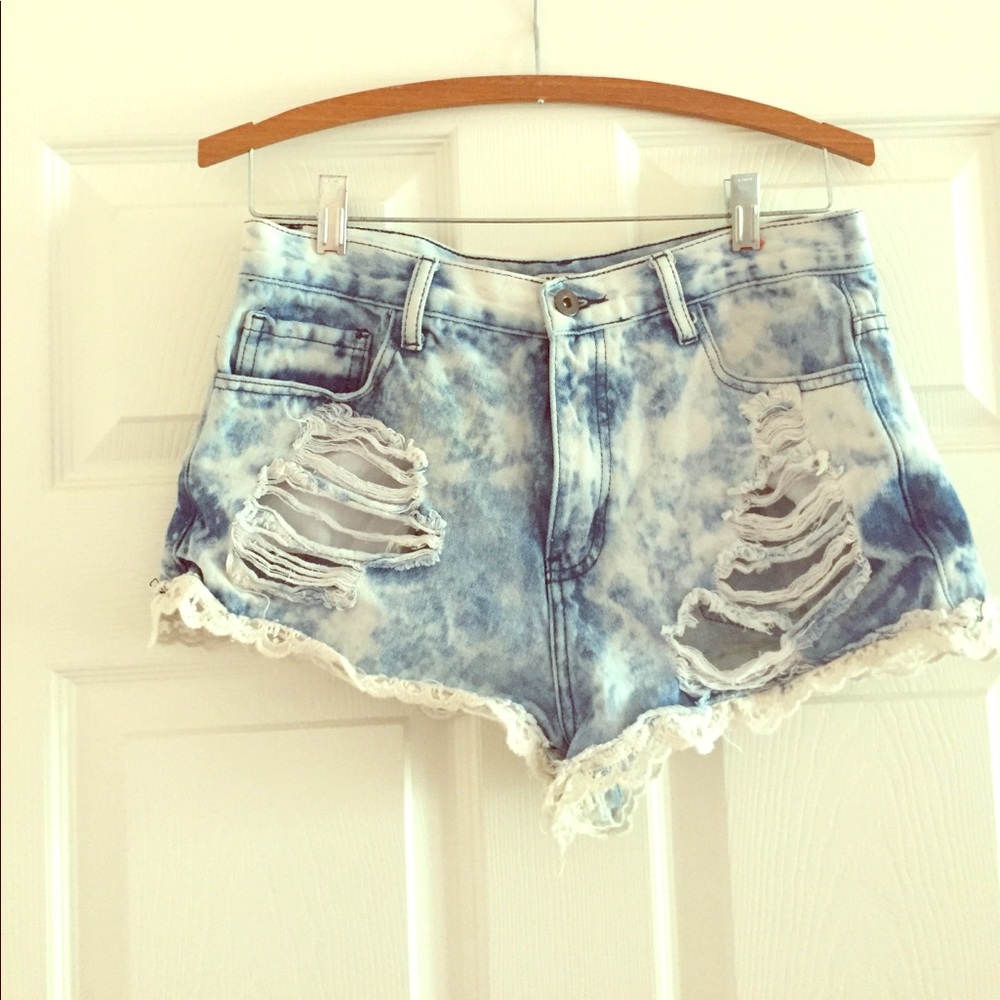 Acid wash crochet trim denim shorts