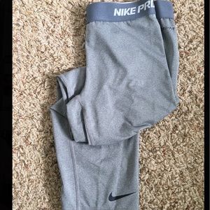 Nike pro crop leggings