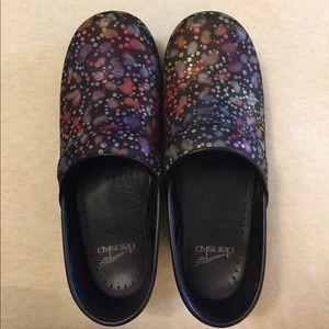 Dansko 'Dewdrop' nursings clogs