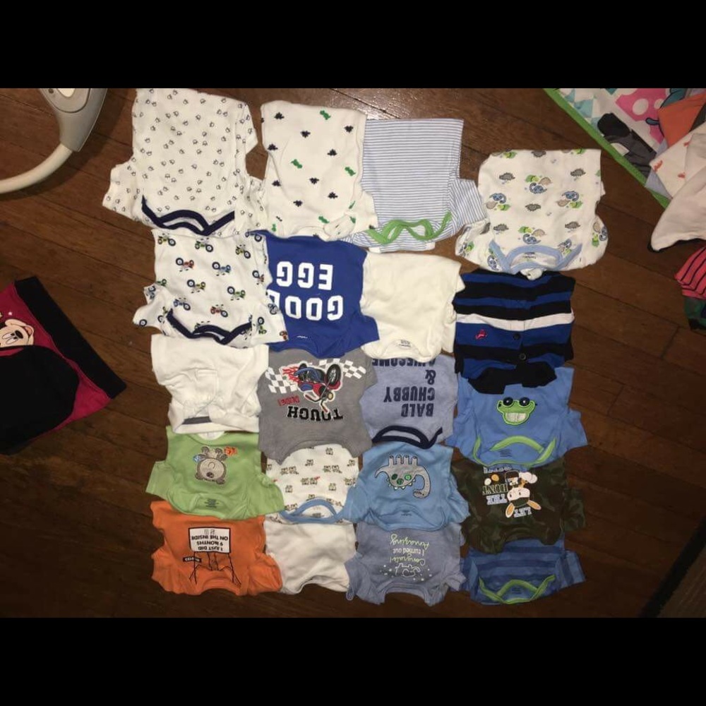 NEWBORN ONESIE LOT
