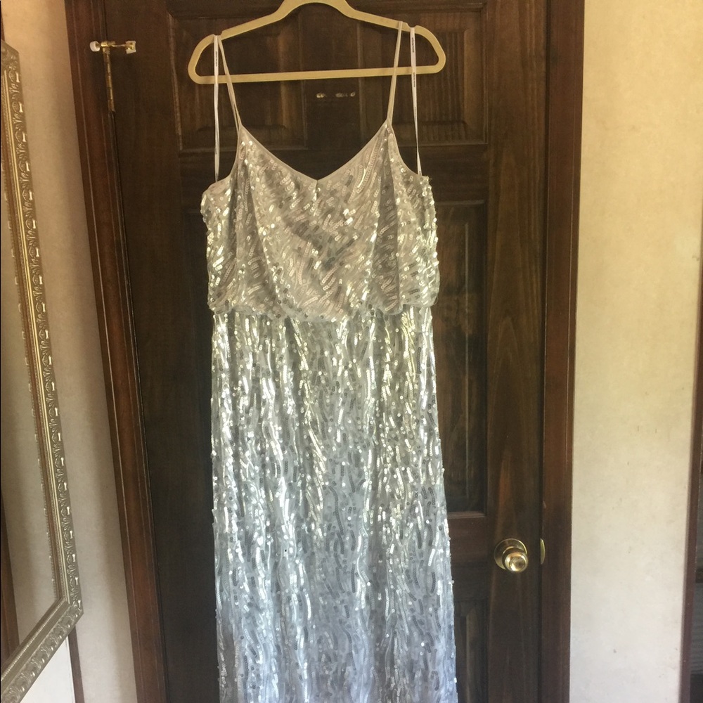Donna Morgan Silver cloud Sequined Blouson Dress - Picture 2 of 3