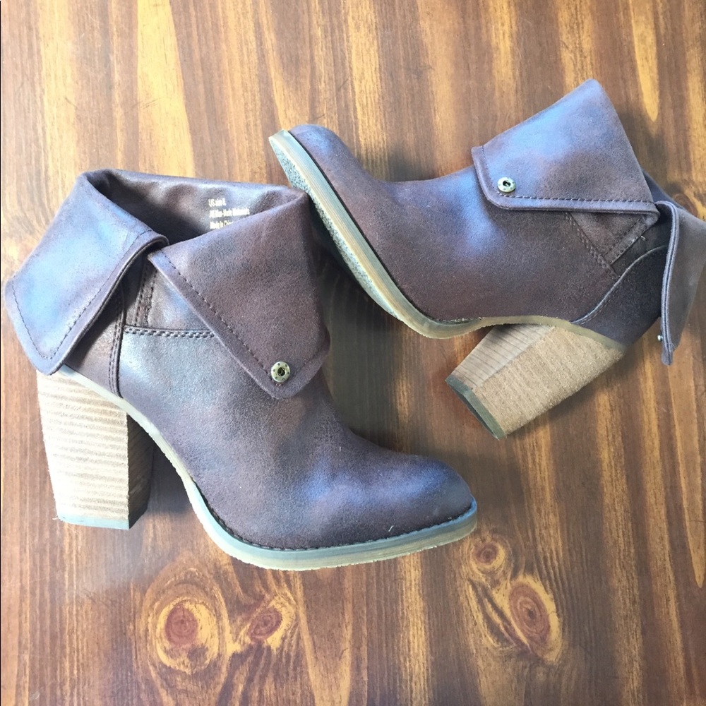 Mod cloth brown booties