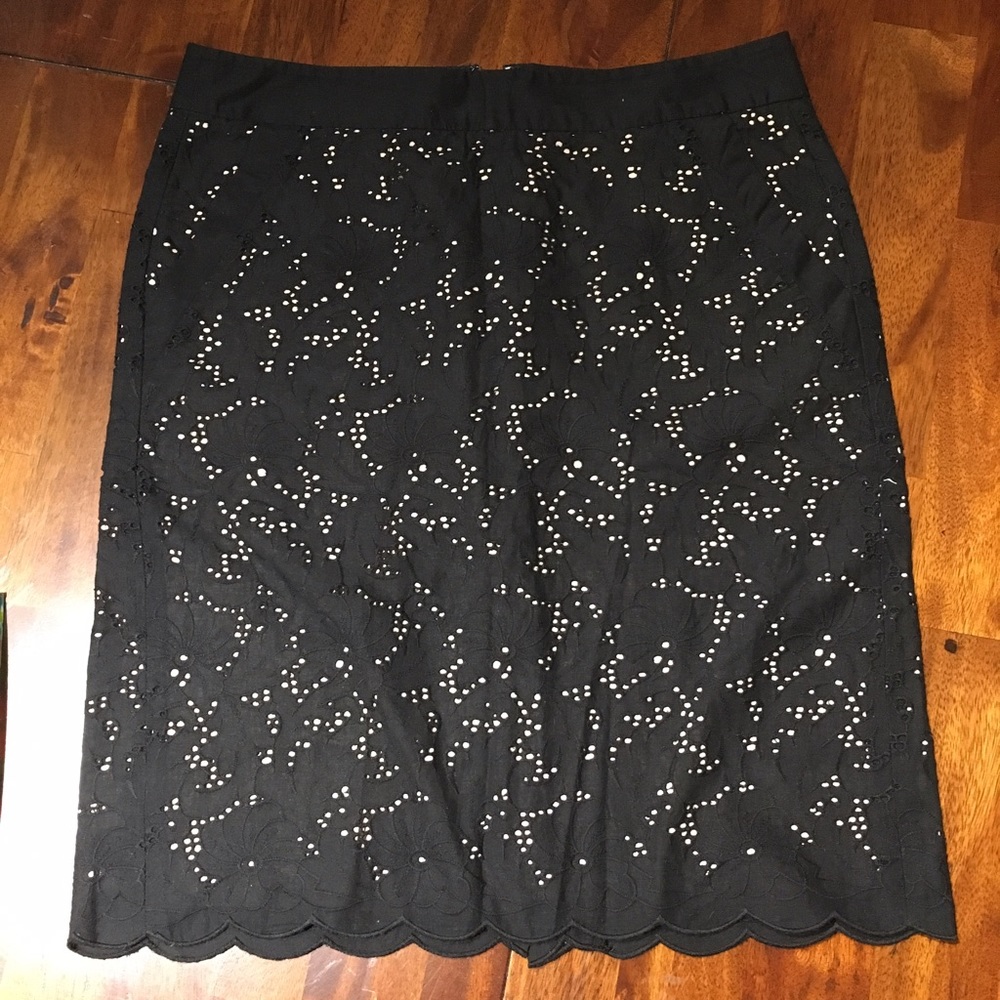 Loft black eyelet embroidered skirt with pockets