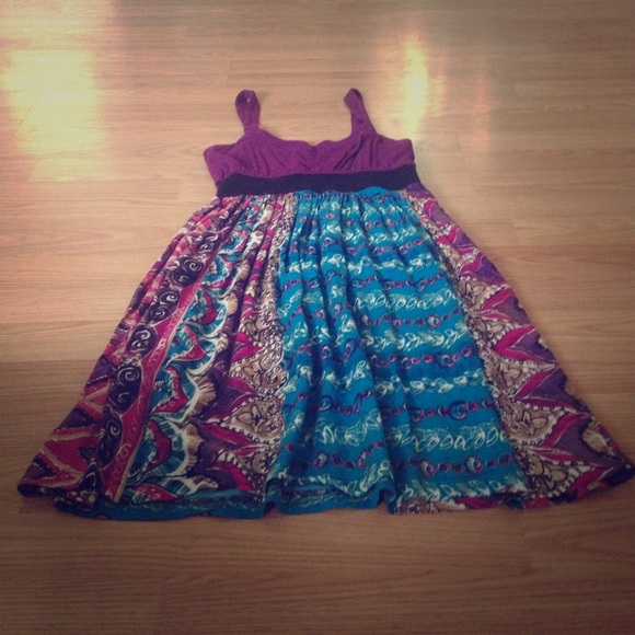 A dress - Picture 1 of 2