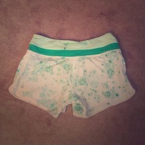 Lululemon groovy shorts