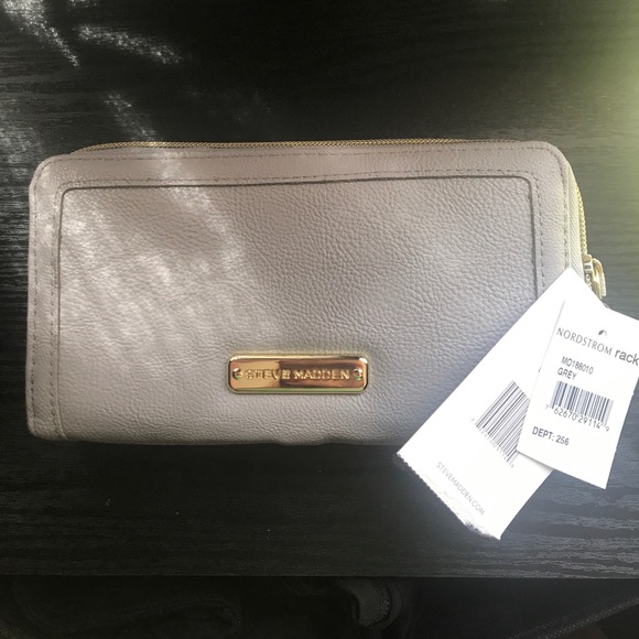 Steve Madden Handbags - NWT Steve Madden gray wallet
