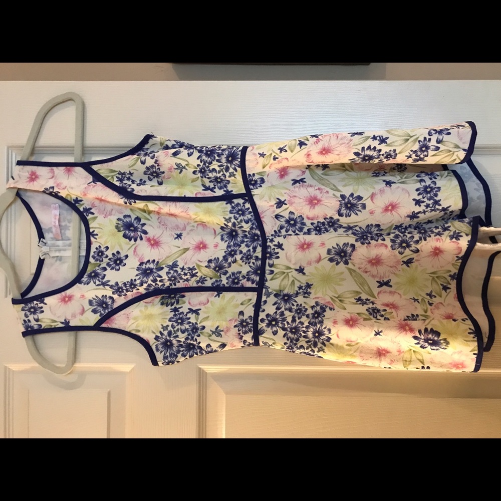 *WORN ONCE* Floral Romper. one size