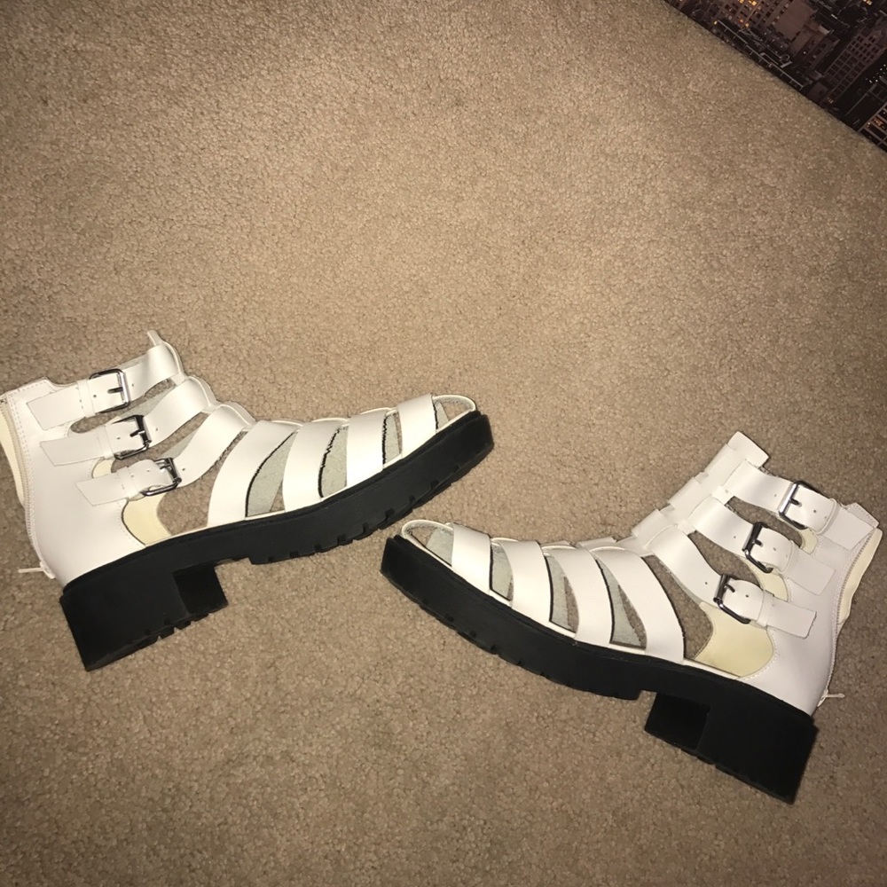 White sandal shoes never worn