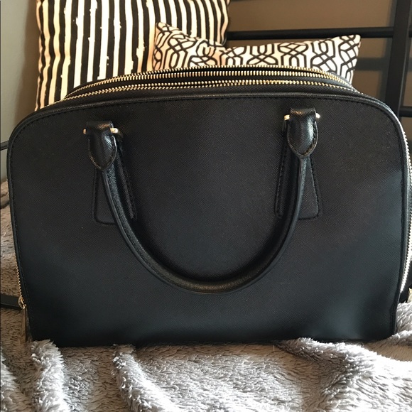 I love this purse, I just don't use it enough. - Picture 2 of 5