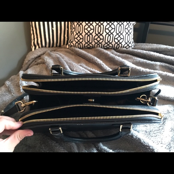 I love this purse, I just don't use it enough. - Picture 3 of 5