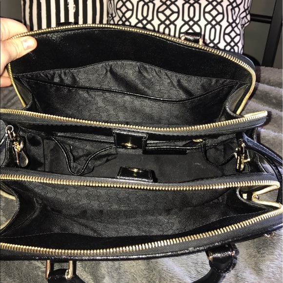 I love this purse, I just don't use it enough. - Picture 4 of 5