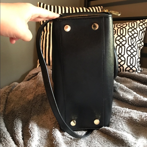 I love this purse, I just don't use it enough. - Picture 5 of 5