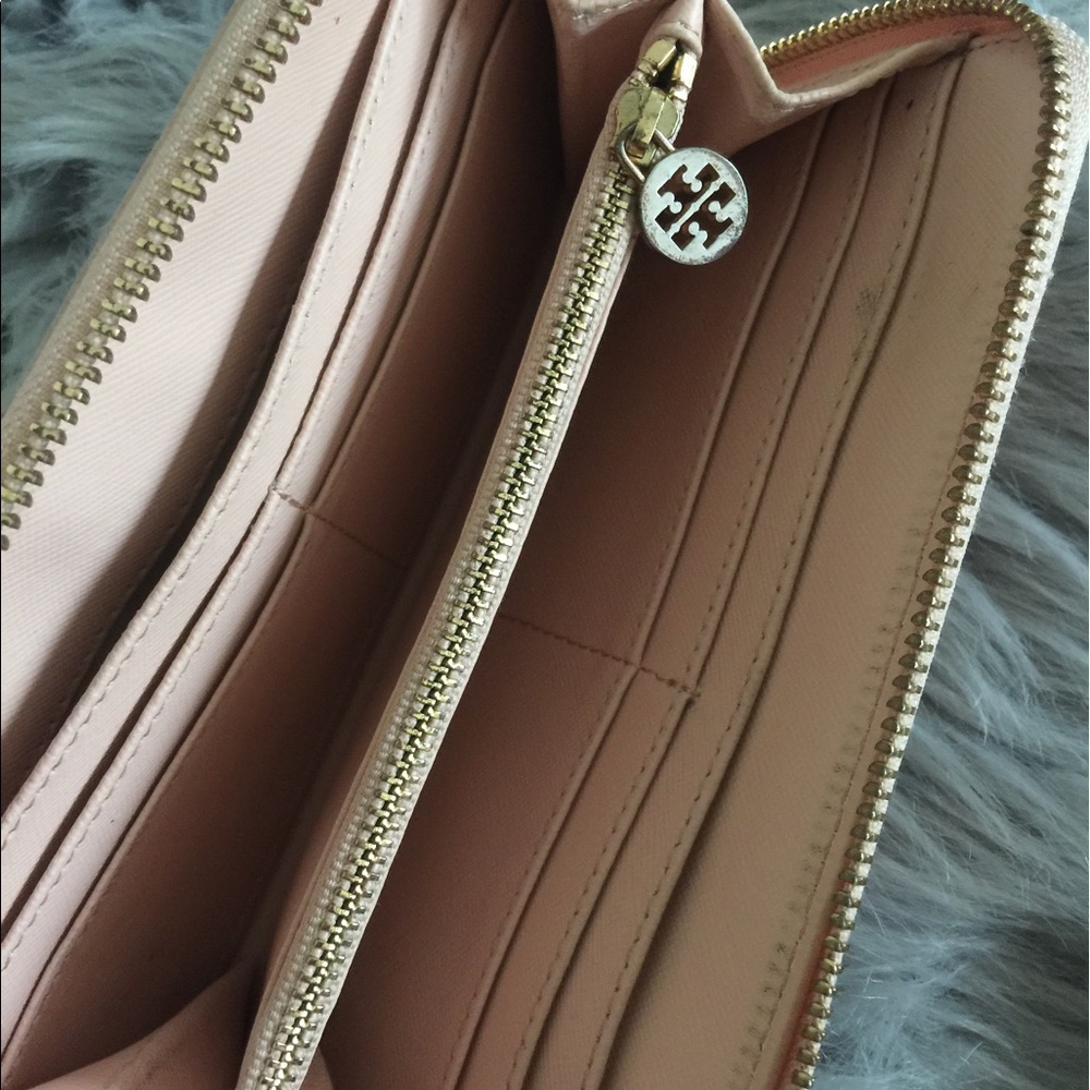 Tory Burch Zippy Wallet - Picture 4 of 4