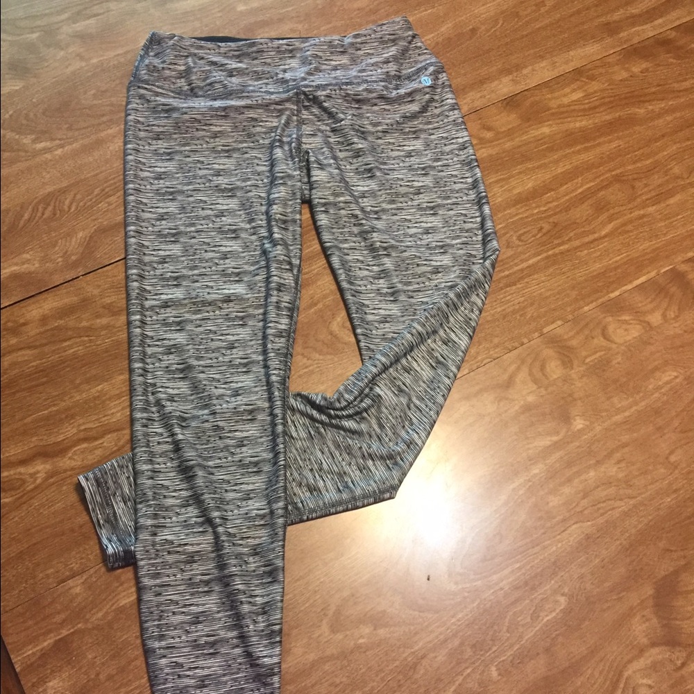 black and white patterned yoga pants