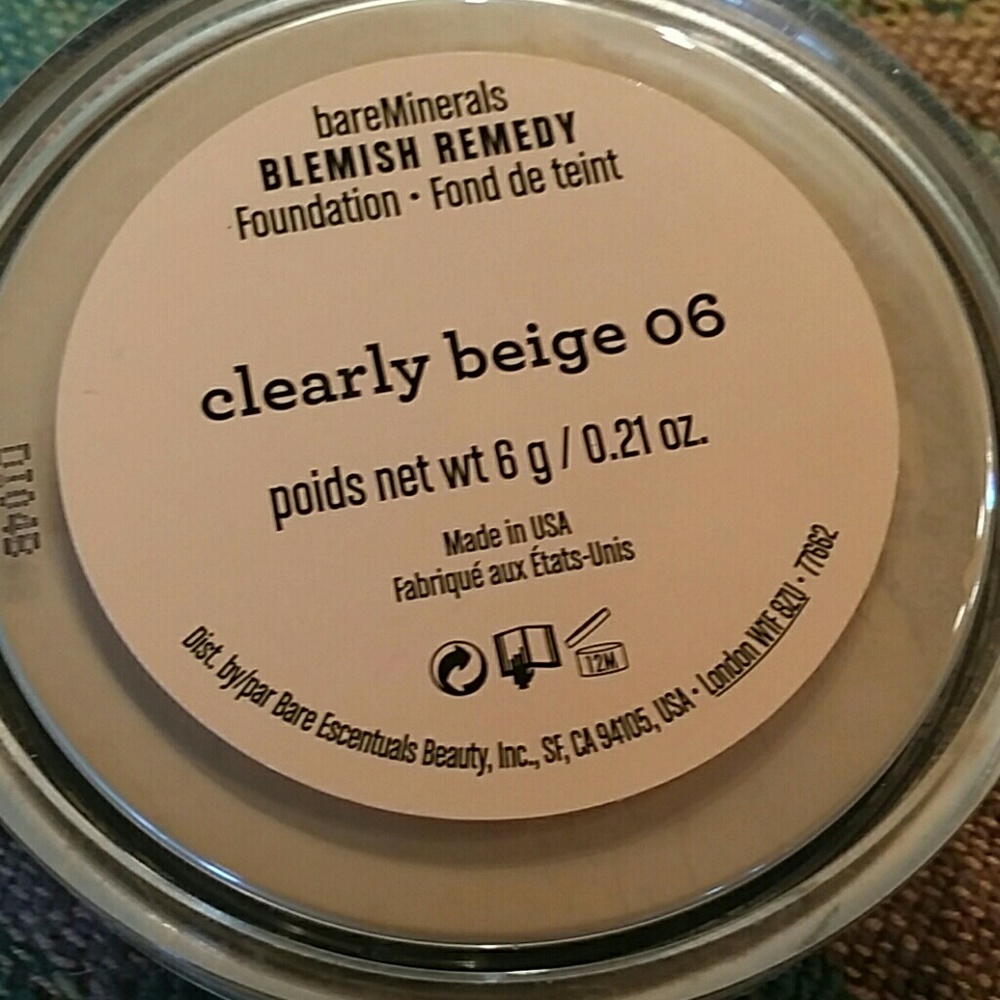 BareMinerals Blemish Remedy Foundation* Beige 06
