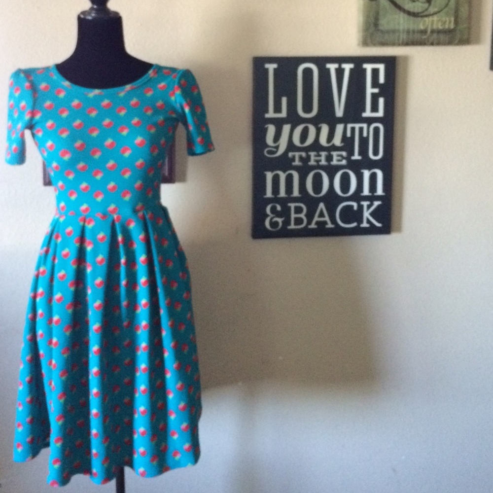 *UNICORN* Strawberry print Amelia lularoe dress