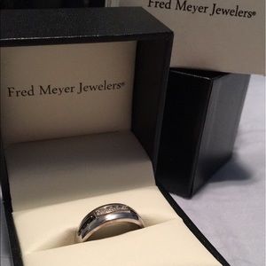 Men's wedding ring
