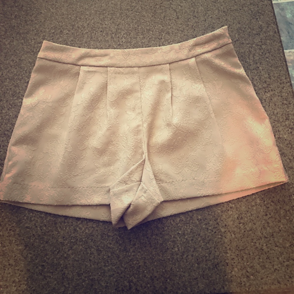 NWT cream dress shorts by forever 21 size small