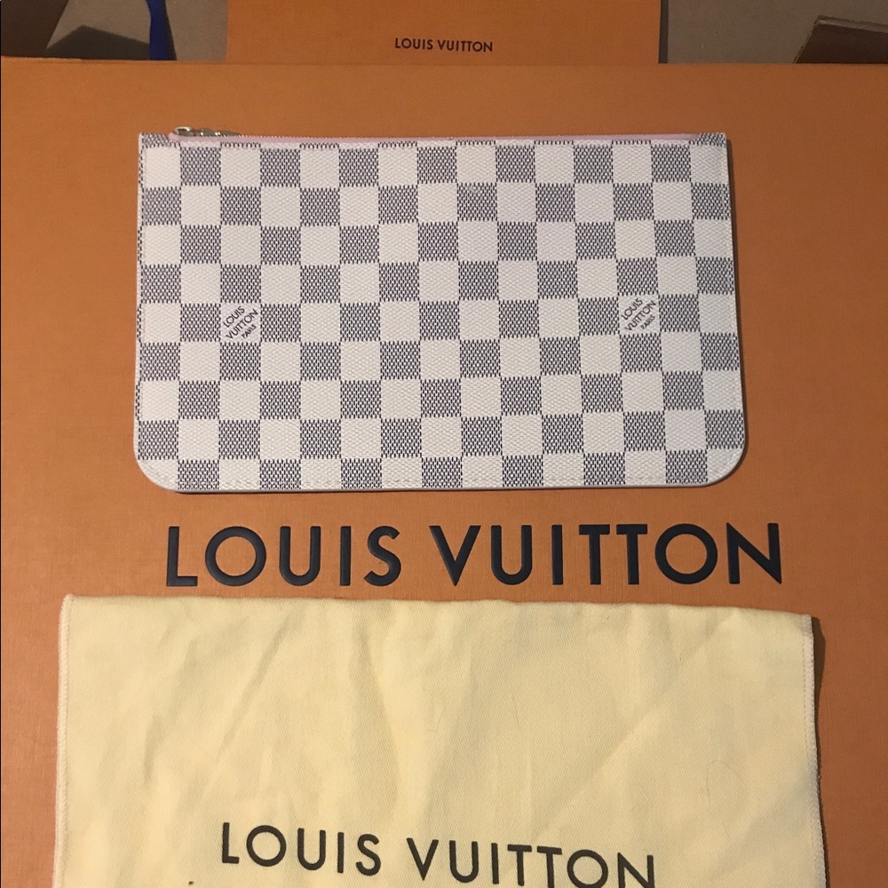 Louis Vuitton neverfull mm pouchette