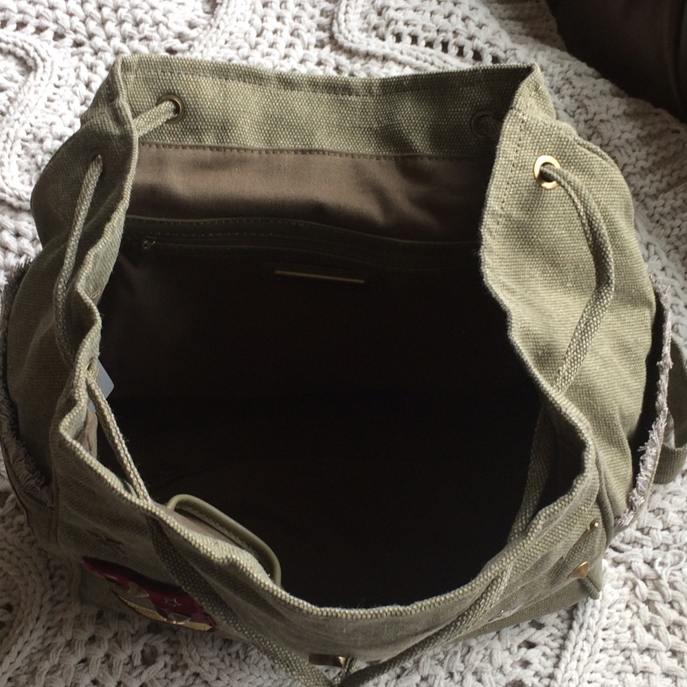 🍃💕Steve Madden Embellished Wilson Backpack - Picture 8 of 8