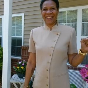 Meet your Posher, Delcenia