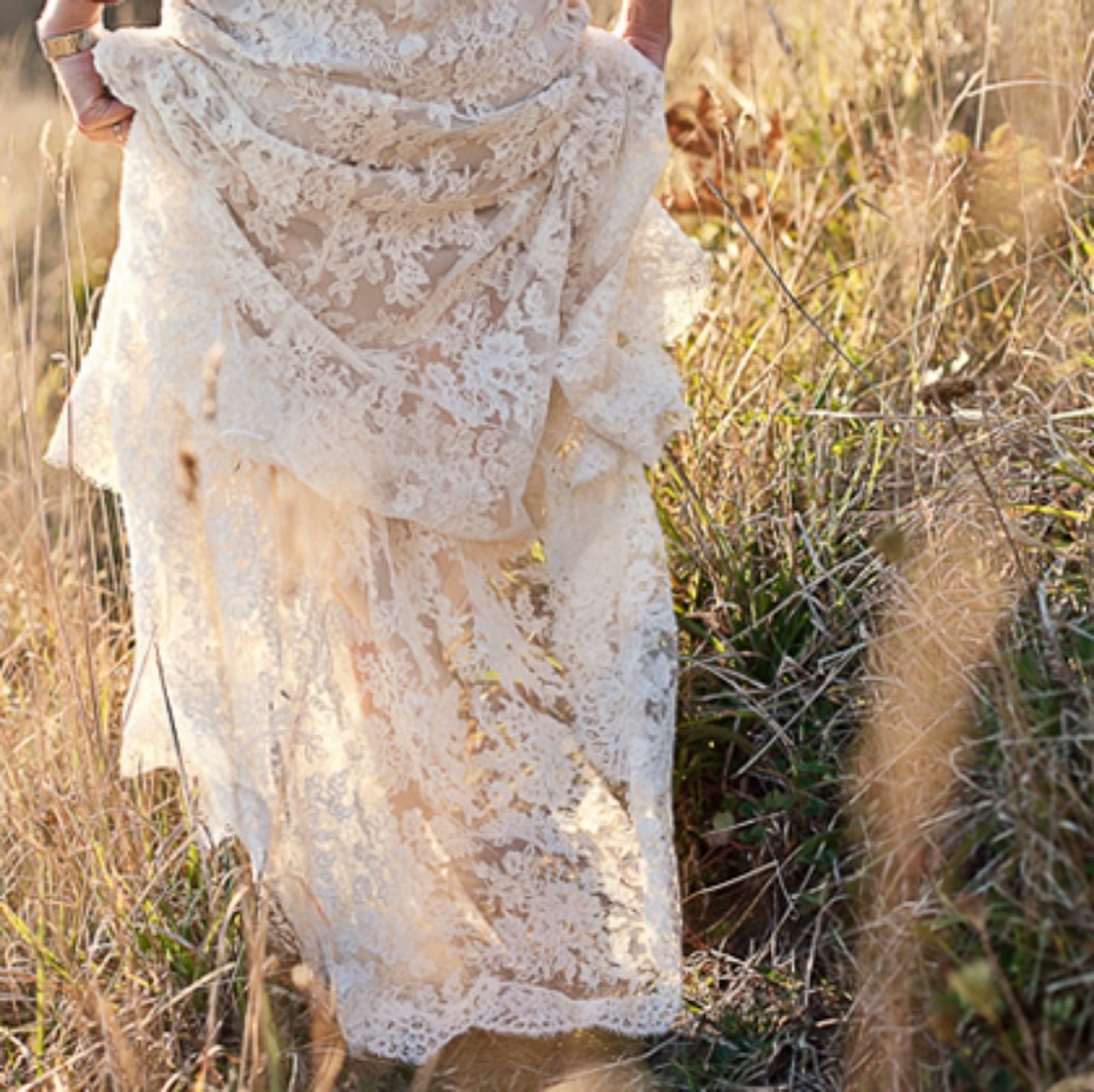 Monique L'huillier Miranda lace wedding dress