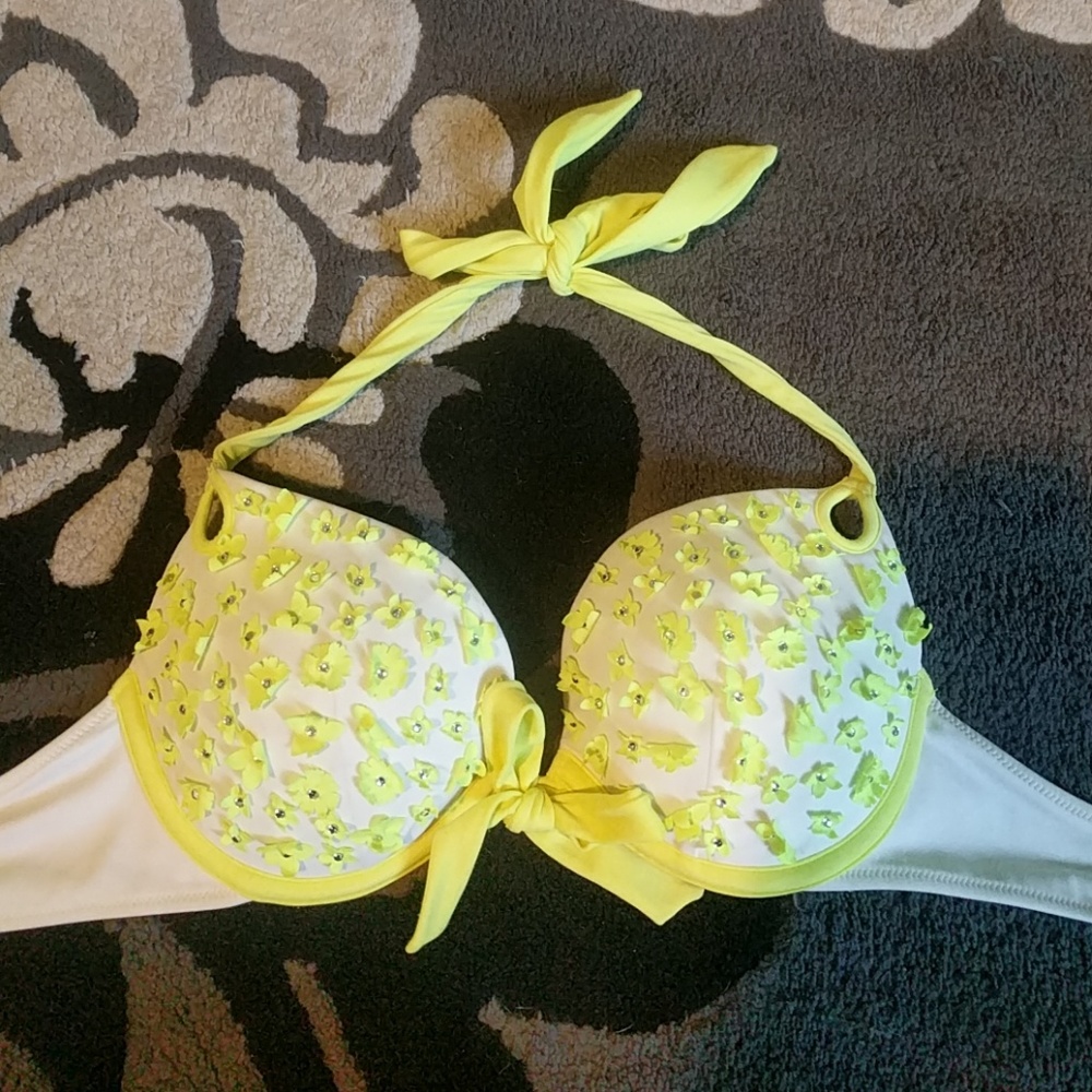 Bombshell bikini top