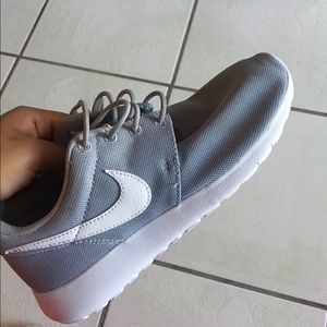Grey Nike Roshe's