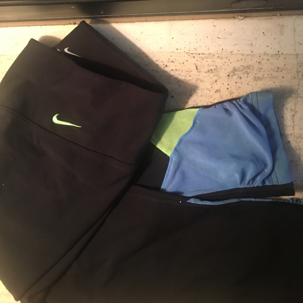 Nike Low Rise Veneer Capris 2.0 Dri-FIT