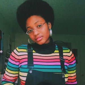 Meet your Posher, Azia