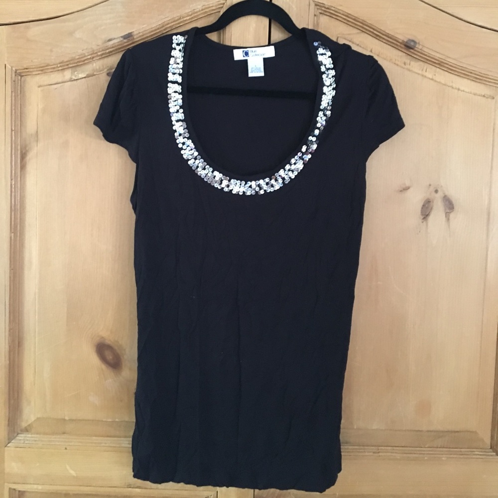 Like new! black tee with sequin neckline