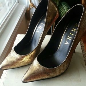 AKIRA Gorgeous high heels.  Size 8