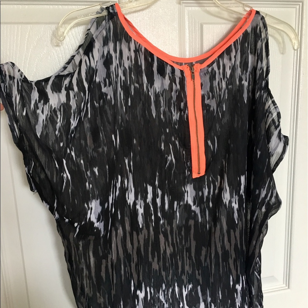 Express Cold shoulder Size M Pattern Blouse