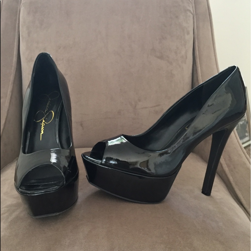 Jessica Simpson Black Patent Pumps