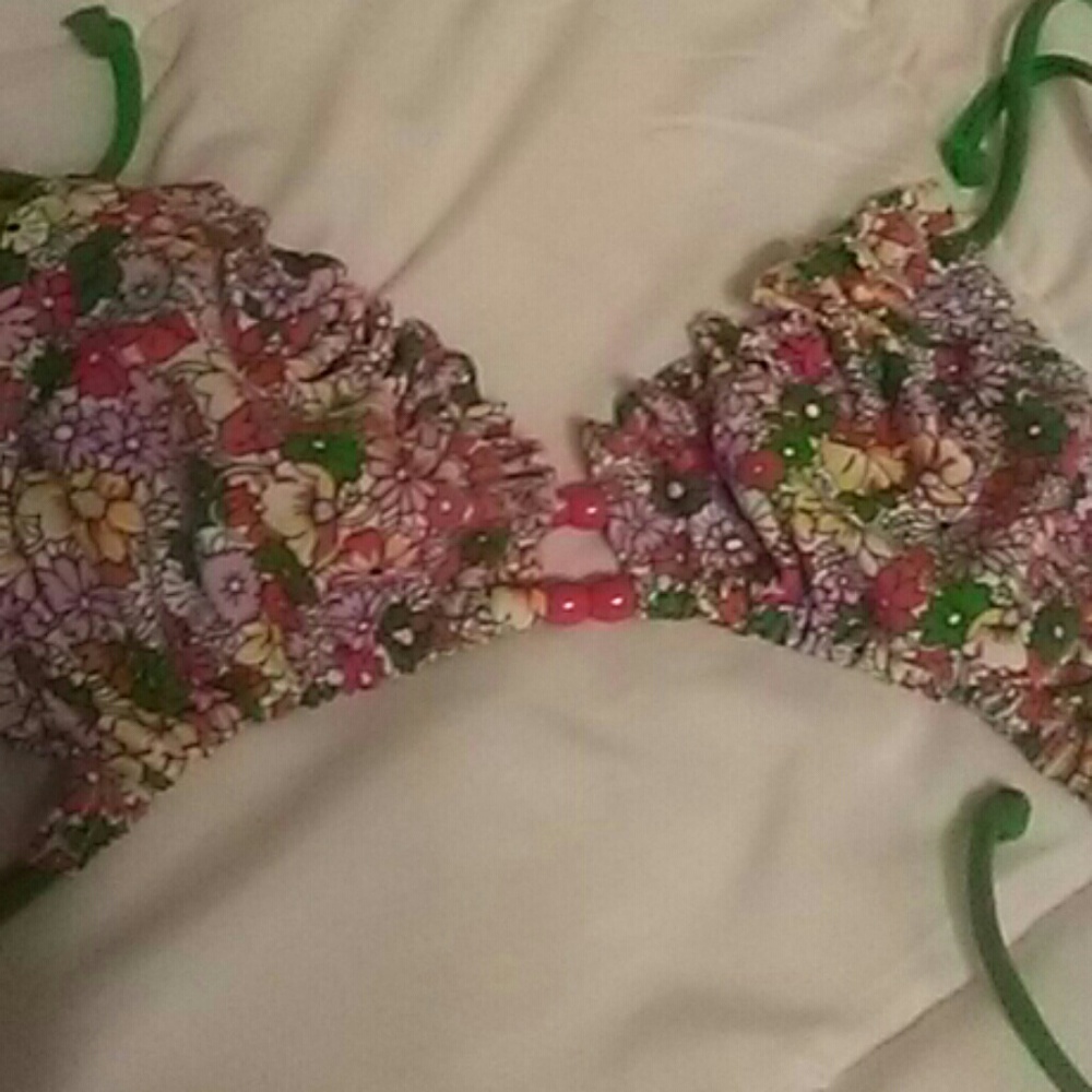 Sold🆓With any purchase Floral bikini top Sz s
