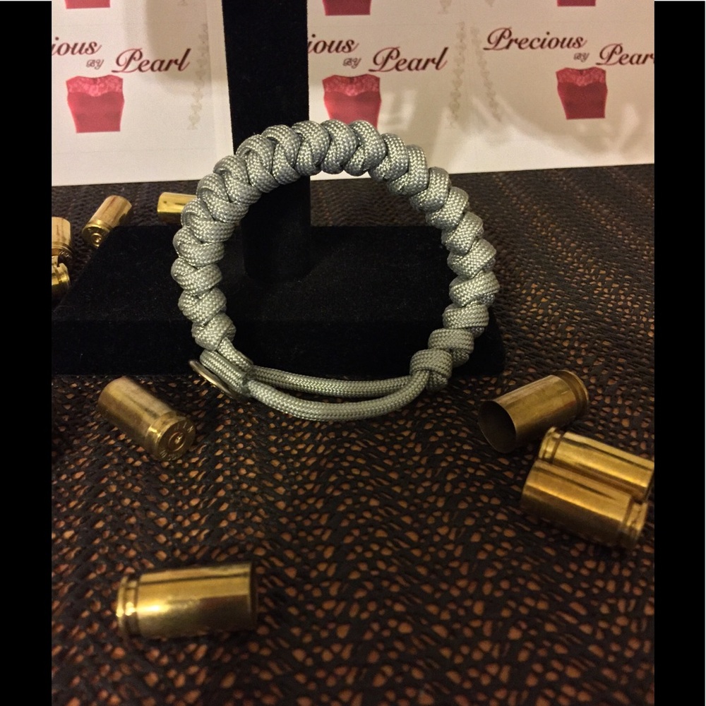 Paracord bullet casing bracelets. Perfect for 🎁.