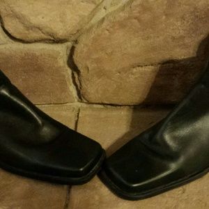 Black bandolino boots!!!