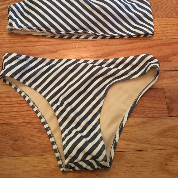 Bikini - Picture 2 of 3